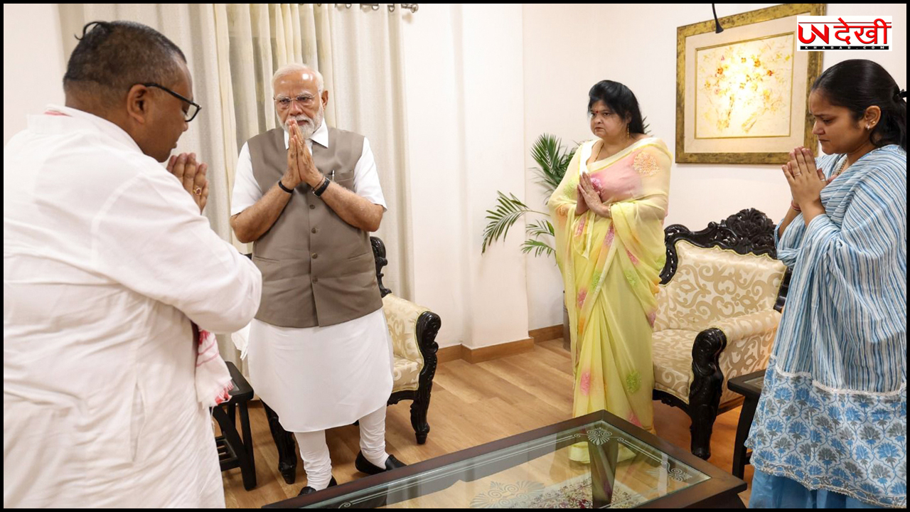 पहलगाम में जान गंवाने वाले कानपुर के शुभम द्विवेदी के परिजनों से मिले पीएम मोदी