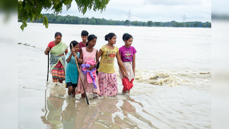 असम में बाढ़ की स्थिति अब भी गंभीर, 4.43 लाख से अधिक लोग प्रभावित