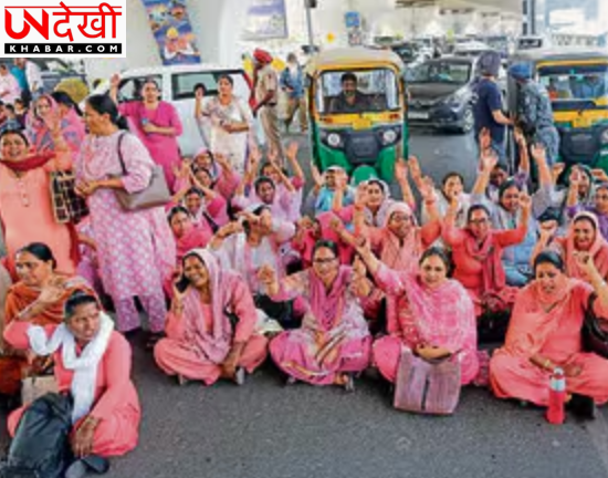 डीसी कार्यालय के बाहर आशा वर्करों का प्रदर्शन, लंबित मांगों को लेकर सरकार के खिलाफ रोष