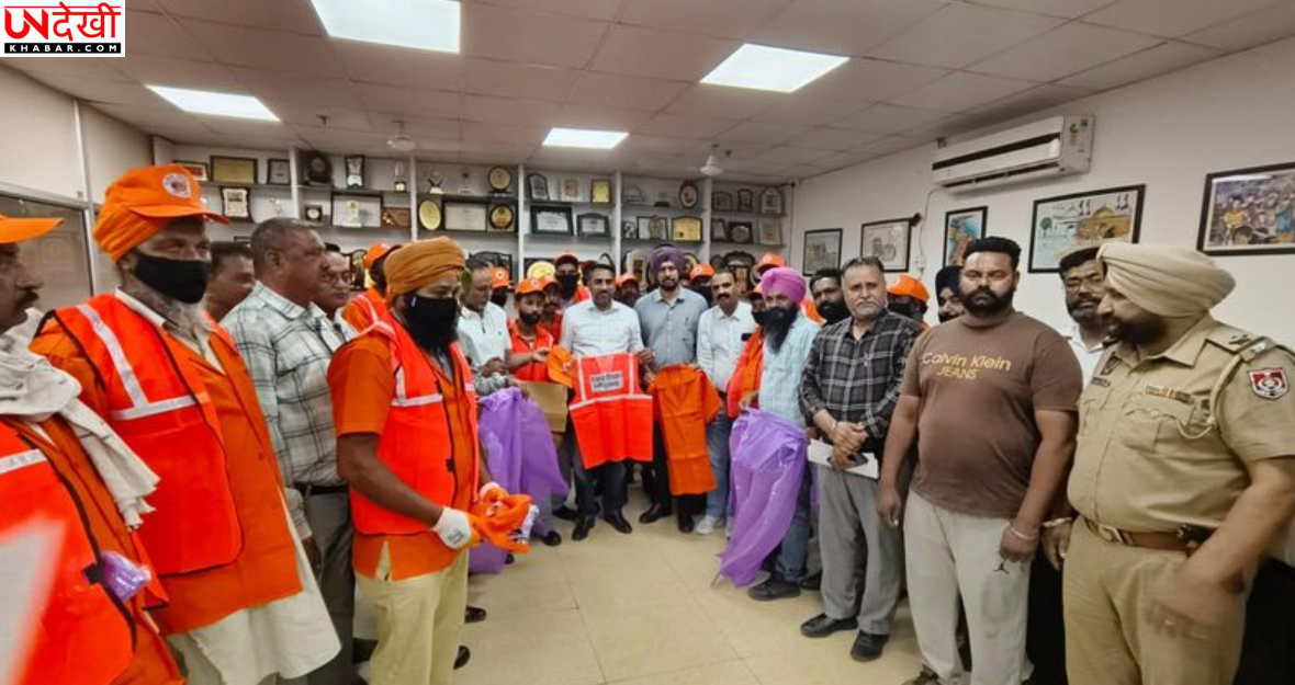 Municipal Corporation Amritsar ने 1,700 सफाई कर्मचारियों को बांटे सुरक्षा उपकरण