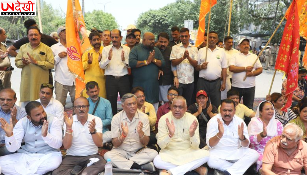 भजन संध्या विवाद को लेकर BJP और AAP में जुबानी जंग तेज, पुलिस कार्रवाई पर उठे सवाल