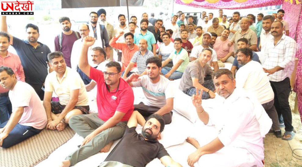 तीसरे दिन भी जारी रही इंडियन ऑयल रिफाइनरी कर्मचारियों की भूख हड़ताल, मांगों को लेकर प्रबंधन के खिलाफ प्रदर्शन तेज