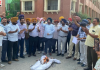 ‘महा हड़ताल’ पर कार्रवाई की चेतावनी से भड़के सरकारी कर्मचारी, अमृतसर में सरकार का पुतला फूंका