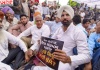 Punjab Power Crisis: PSPCL दफ्तर के बाहर कांग्रेस का प्रदर्शन, पुलिस ने छोड़ी पानी की बौछार; राजा वड़िंग समेत कई नेता हिरासत में