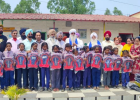 Uprise Together Foundation ने सरकारी स्कूल के 350 विद्यार्थियों को बांटे स्कूल बैग