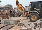 फिरोजपुर में फरार ड्रग तस्कर का आलीशान घर ढहाया गया