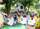 गन्ना भुगतान में गड़बड़ी पर किसानों का प्रदर्शन, कई किसानों को नहीं मिली रकम तो कुछ को हुआ डबल भुगतान