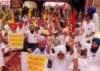 Punjab Farmers Protest: किसान संगठनों का DC कार्यालय के बाहर प्रदर्शन, ईंधन कीमतों में बढ़ोतरी और खाद संकट पर उठाई आवाज