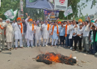 भारत-अमेरिका व्यापार समझौते के विरोध में किसानों का प्रदर्शन, कैथल में अमेरिकी प्रतिनिधिमंडल का पुतला फूंका