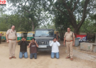 चलती बोलेरो के बोनट पर स्टंट करना पड़ा महंगा, गुरुग्राम पुलिस ने तीन युवकों को किया गिरफ्तार