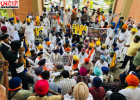 'सतलुज' फिल्म हटाए जाने के विरोध में अकाली दल वारिस पंजाब दे का प्रदर्शन, राज्यपाल के नाम सौंपा ज्ञापन