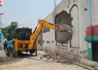 कुरुक्षेत्र में पुजारी से मारपीट के बाद प्रशासन की बड़ी कार्रवाई, आरोपी के घर और दरगाह की अवैध दीवारें हटाईं