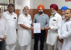 कंडी संघर्ष समिति ने होशियारपुर प्रशासन को सौंपा ज्ञापन, ओवरलोड टिप्परों और अवैध खनन पर सख्त कार्रवाई की मांग