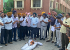 ‘महा हड़ताल’ पर कार्रवाई की चेतावनी से भड़के सरकारी कर्मचारी, अमृतसर में सरकार का पुतला फूंका