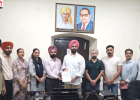 Punjab NHM Employees: नियमितीकरण की मांग को लेकर कर्मचारियों ने AAP नेता को सौंपा मांगपत्र, सरकार पर वादाखिलाफी का आरोप