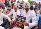 Punjab Power Crisis: PSPCL दफ्तर के बाहर कांग्रेस का प्रदर्शन, पुलिस ने छोड़ी पानी की बौछार; राजा वड़िंग समेत कई नेता हिरासत में