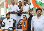 एशियन गेम्स में कांस्य पदक जीतकर गांव लौटीं राइजा ढिल्लों, शामगढ़ में हुआ भव्य स्वागत