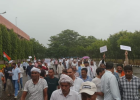हरियाणा में यूनिवर्सिटी कर्मचारियों का प्रदर्शन, VC सचिवालय के बाहर अनिश्चितकालीन धरना शुरू