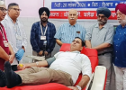 भगत सिंह जयंती पर रक्तदान शिविर, PCS अधिकारी समेत लोगों ने किया रक्तदान