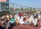 कीरतपुर साहिब में ट्रक यूनियन का थाने के बाहर धरना, प्रधान को जान से मारने की धमकी का आरोप