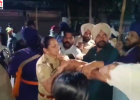 Amritsar News: Gate Hakima थाने के बाहर महिला SHO से धक्का-मुक्की, Nihangs पर कार्रवाई की तैयारी
