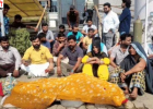 लुधियाना में प्रसव के बाद महिला की मौत, अस्पताल के बाहर शव रखकर परिजनों का प्रदर्शन; नर्स पर थप्पड़ मारने का आरोप