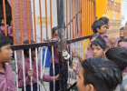 हिसार में साइंस टीचर के तबादले पर भड़के छात्र, सरकारी स्कूल का मुख्य गेट बंद कर किया प्रदर्शन