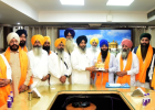 पाकिस्तान से भारत पहुंचे 49 सिख श्रद्धालु, श्री दरबार साहिब में टेका माथा; विश्व शांति के लिए की अरदास
