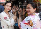 करवा चौथ पर अमृतसर के बाजारों में मेहंदी की धूम, सोशल मीडिया डिजाइन की बढ़ी मांग