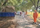पंजाब में बाढ़ से टूटी सड़क की मरम्मत के लिए आगे आए संत सीचेवाल, ग्रामीणों के सहयोग से शुरू कराया काम