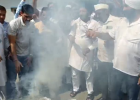 करनाल नगर निगम के खिलाफ कांग्रेस का प्रदर्शन, ‘भ्रष्टाचार’ के विरोध में बरसाए नकली नोट
