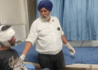 तरनतारन के अड्डा बाजार में दुकान पर फायरिंग, लोगों ने आरोपी को पकड़कर पीटा; साथी फरार
