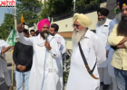 फरीदकोट MLA गुरदित सिंह सेखों के घर के बाहर प्रदर्शन, नशा तस्करों को संरक्षण देने के लगाए आरोप
