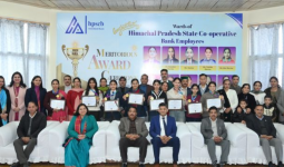 एचपी स्टेट को-ऑपरेटिव बैंक ने मेधावी छात्रों को किया सम्मानित