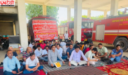 फायर ब्रिगेड कर्मचारियों की हड़ताल बढ़ी, शहीद का दर्जा देने की मांग
