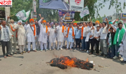 भारत-अमेरिका व्यापार समझौते के विरोध में किसानों का प्रदर्शन, कैथल में अमेरिकी प्रतिनिधिमंडल का पुतला फूंका