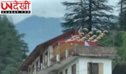 कसोल में चलती कार पर युवकों का खतरनाक स्टंट, वायरल वीडियो पर भड़के लोग; कार्रवाई की मांग तेज