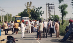 सिरसा और फतेहाबाद में बिजली संकट गहराया, अनियमित कटौती और लो-वोल्टेज से किसान परेशान, सड़क पर उतरे ग्रामीण