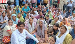 आनंदगढ़ सरपंच हत्याकांड: मुख्य आरोपी की गिरफ्तारी की मांग को लेकर थाने के बाहर धरना, परिवार और ग्रामीणों का प्रदर्शन