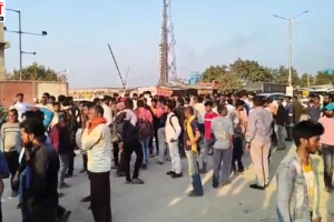 Indian Oil Corporation Limited रिफाइनरी में मजदूरों का प्रदर्शन तेज