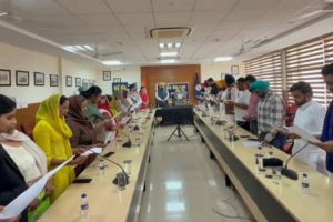 एडीसी सोनम चौधरी ने 52 नवनिर्वाचित ब्लॉक समिति सदस्यों को दिलाई शपथ