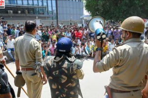 यूपी-हरियाणा के औद्योगिक क्षेत्रों में मजदूरों के हिंसक प्रदर्शन पर केंद्र सतर्क