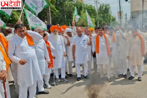 भारत-अमेरिका व्यापार समझौते के विरोध में किसानों का प्रदर्शन, BKU (चरूनी) ने फूंका अमेरिकी प्रतिनिधिमंडल का पुतला