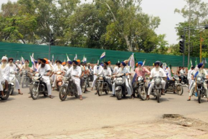 भारत-अमेरिका व्यापार समझौते के विरोध में किसानों की बाइक रैली, समझौते का मसौदा सार्वजनिक करने की मांग